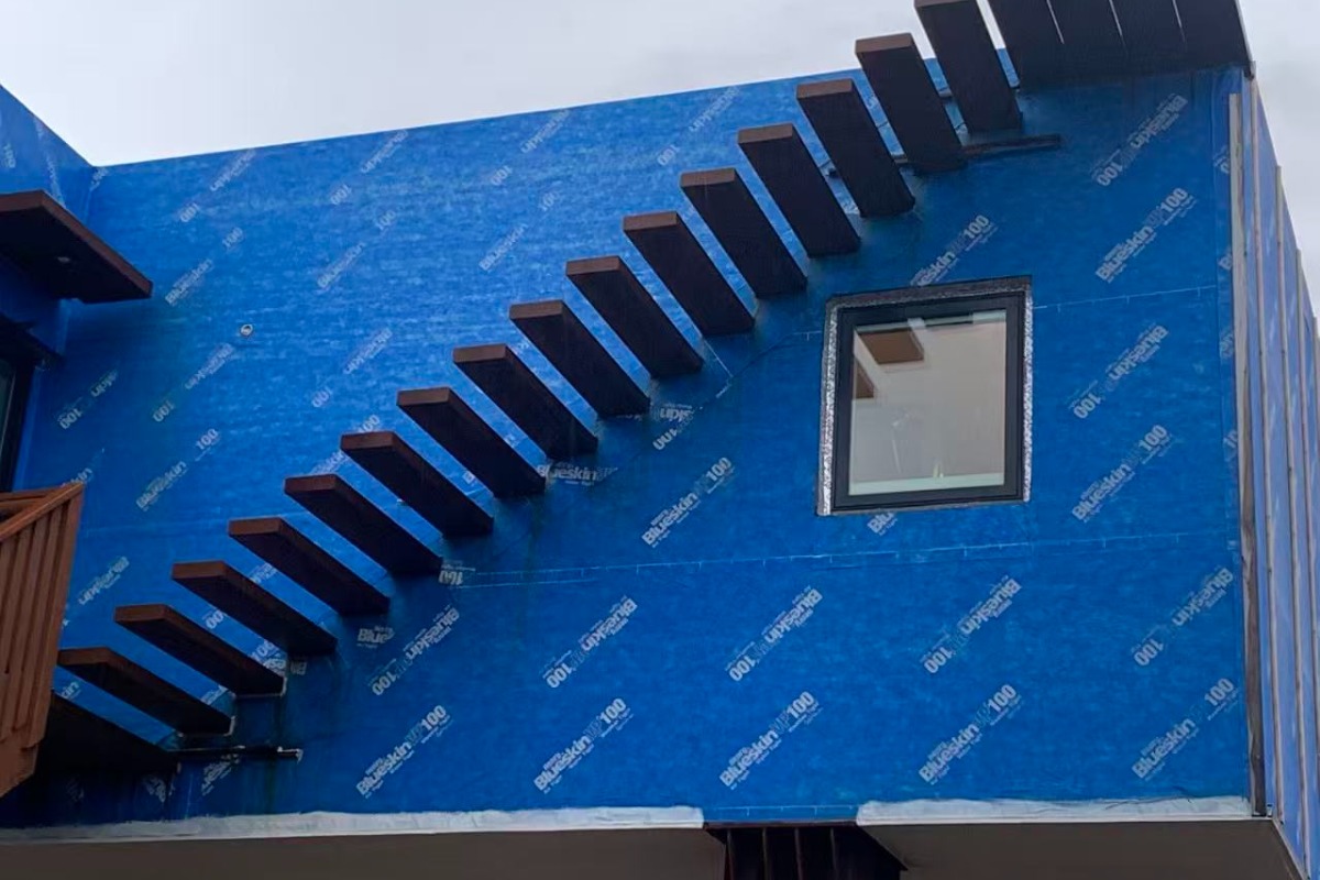 Waterproof breathable membrane for roof and wall applications