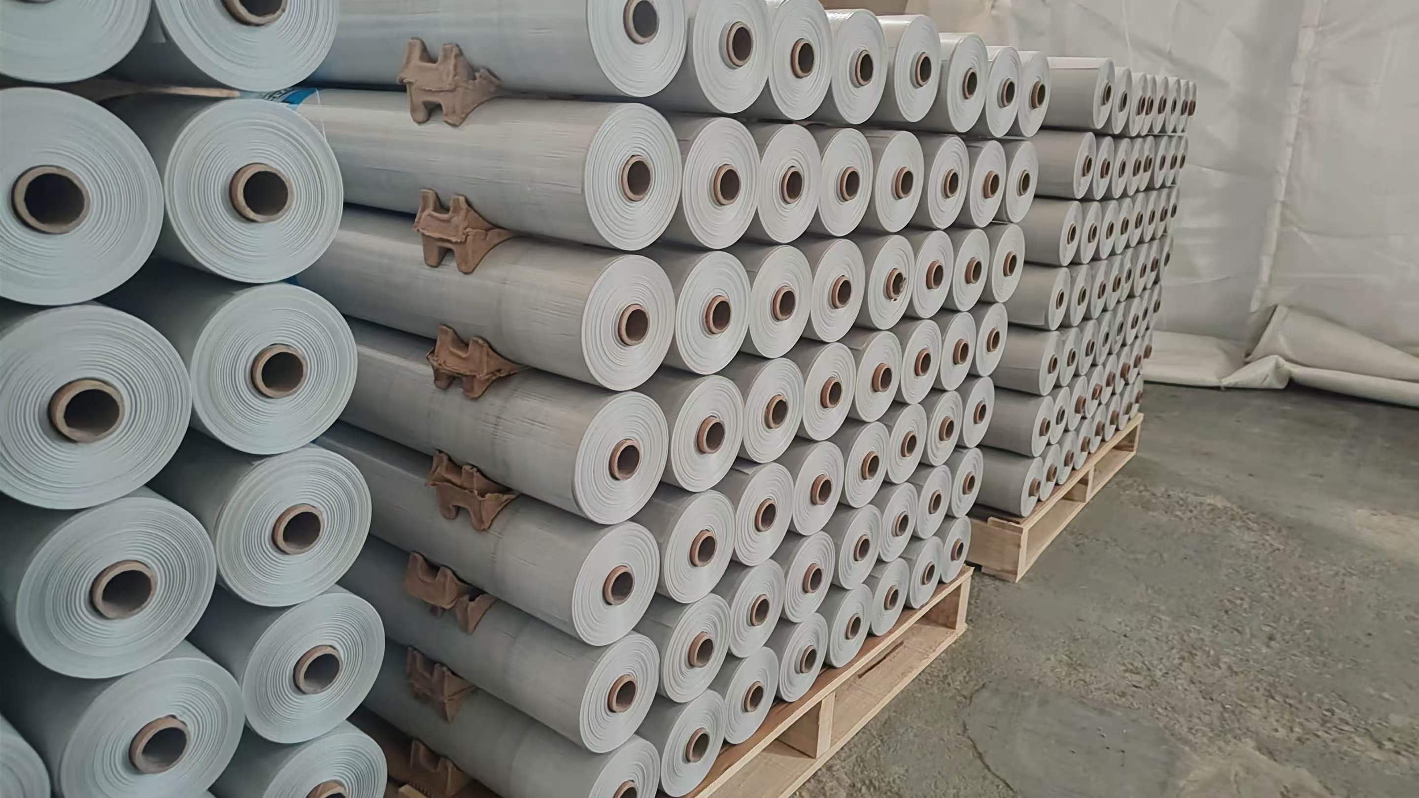 Aluminium foil vapor barrier application
